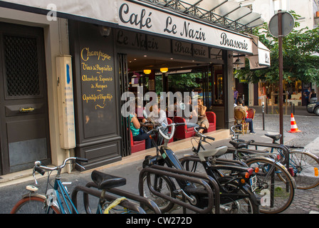 Paris, France, Street Scene, Medium Crowd People, sitting inside,  Sharing Drinks in Abesses Montmartre Area, inside French Brasserie, parisien Café Restaurants  'Le Nazir' Stock Photo