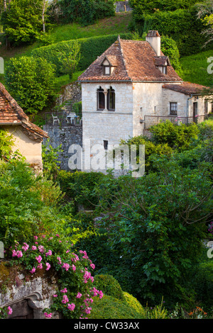 Homes and flower gardens in Saint-Cirq-Lapopie, Lot Valley, Midi-Pyreness France Stock Photo