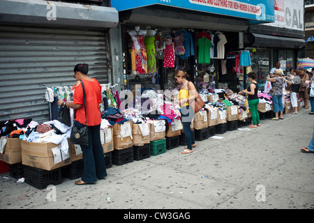 Street life and shopping in the primarily Dominican New York neighborhood of Washington Heights Stock Photo