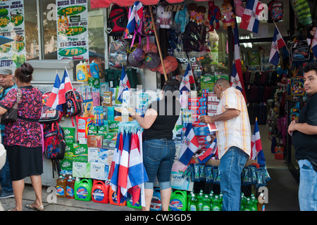 Street life and shopping in the primarily Dominican New York neighborhood of Washington Heights Stock Photo