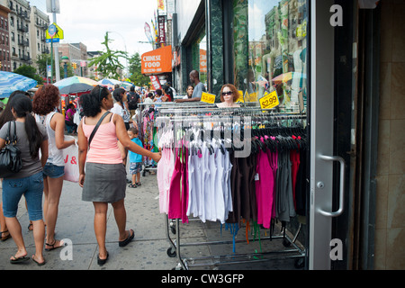 Street life and shopping in the primarily Dominican New York neighborhood of Washington Heights Stock Photo