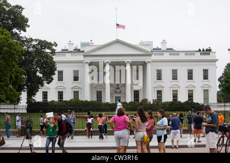 The White House with its flag lowered to half mast. Stock Photo