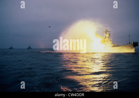 Battleship USS Iowa firing guns Stock Photo