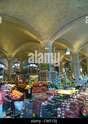 Food Emporium market at the Queensboro bridge Stock Photo