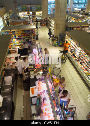 Food Emporium market at the Queensboro bridge Stock Photo