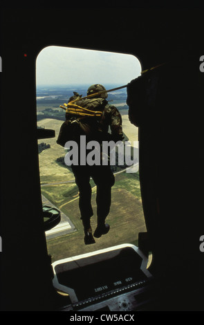 Army soldier jumping Stock Photo - Alamy