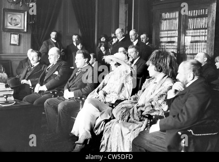 Wedding of Sacha Guitry and Yvonne Printemps. Sarah Bernhardt,  Georges Feydeau and Mr. Guitry senior at the City Hall Stock Photo