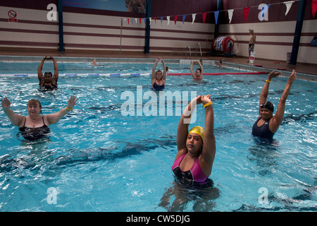 Exercise class at Cally Pool swimming pool, London. People join the class for reasons including weight loss and general fitness. Stock Photo