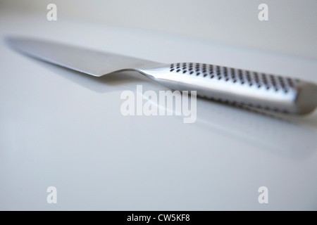 https://l450v.alamy.com/450v/cw5kf8/sharp-knife-on-kitchen-worktop-cw5kf8.jpg