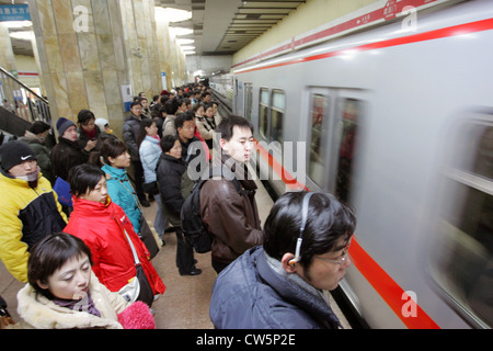 Beijing, passengers waiting on the platform of the metro Stock Photo