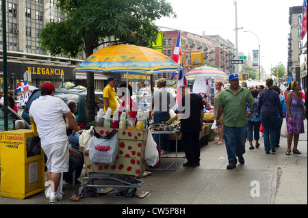 Street life and shopping in the primarily Dominican New York neighborhood of Washington Heights Stock Photo