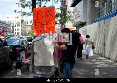 Street life and shopping in the primarily Dominican New York neighborhood of Washington Heights Stock Photo