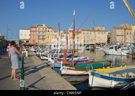 Colourful fishing boats in Port of Saint-Tropez, Saint-Tropez, Côte d'Azur, Var Department , Provence-Alpes-Côte d'Azur, France Stock Photo