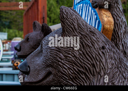 A pair of whimsical carved wooden Bears holding a sign for the Gull Lake Marina in June Lake California