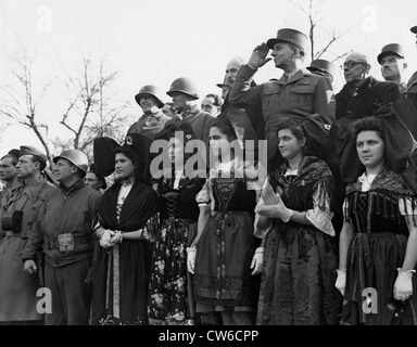 French General de Lattre de Tassigny decorates U.S. General Dahlquist ...