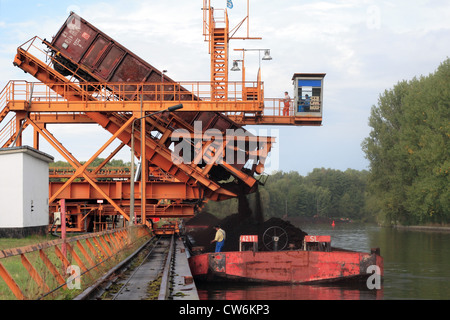 Barge being loaded with coal at the port Koenigs Wusterhausen Stock Photo