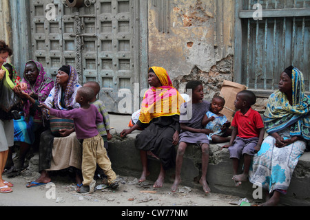 woman and children in the streets in Mombasa, Kenya, Mombasa Stock Photo