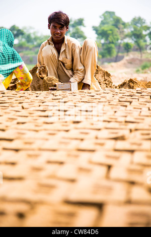 Making bricks at a brick works in Punjab Province, Pakistan Stock Photo