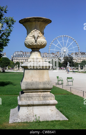 The Big Wheel in the Tuileries garden and the Louvre Museum Paris, Ile de France, France, Europe, EU Stock Photo