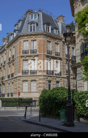 Haussmann building in the Rembrandt street, the hearth of the 8th district, Paris, Ile de France, France, Europe, EU Stock Photo