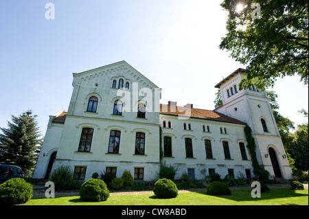 Manor house used today as a hotel and for receptions in Osieka, NE Poland. Palac Bialy Ksiaze. Stock Photo