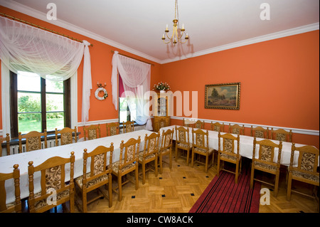 Manor house used today as a hotel and for receptions in Osieka, NE Poland. Palac Bialy Ksiaze. Stock Photo