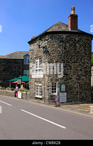 Bridge House Cafe and Tea Rooms business in Boscastle Cornwall Stock Photo