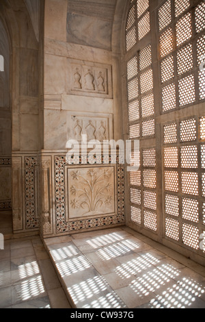 Interior lattice work of the Taj Mahal mausoleum Stock Photo
