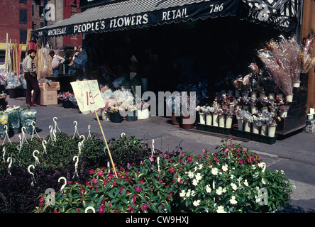 New York, NY - Circa May 1988 - Peoples Flowers, on Sixth Avenue, in the Flower District. Stock Photo