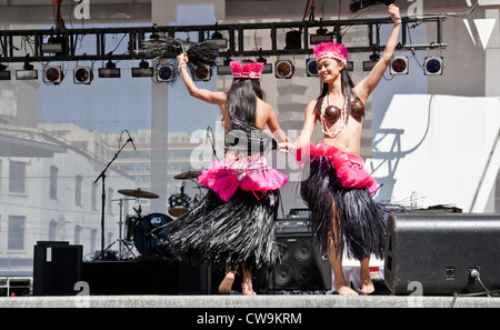 Hiawiaian Pacific Dancer performing at Yonge and Dundas Square in downtown Toronto;Ontario;Canada Stock Photo