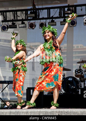 Hiawiaian Pacific Dancer performing at Yonge and Dundas Square in downtown Toronto;Ontario;Canada Stock Photo