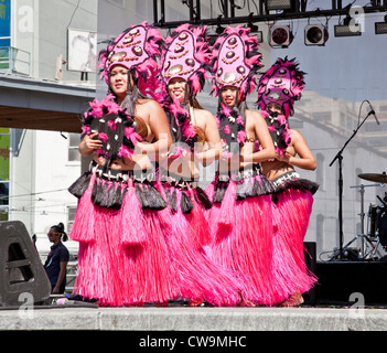 Hiawiaian Pacific Dancer performing at Yonge and Dundas Square in downtown Toronto;Ontario;Canada Stock Photo