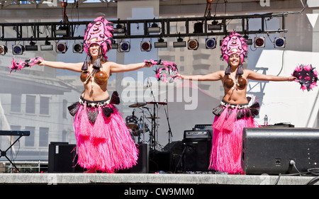 Hiawiaian Pacific Dancer performing at Yonge and Dundas Square in downtown Toronto;Ontario;Canada Stock Photo