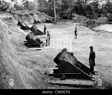 The Civil War: Union soldiers manning cannon, c. 1860's.. Courtesy: CSU Archives / Everett Collection Stock Photo