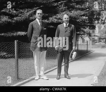 James M. Cox (right), 1920 Democratic candidate for President with his Vice Presidential running mate, Franklin D. Roosevelt. Stock Photo