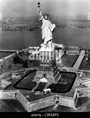 The Statue of Liberty, New York City, circa 1955. Courtesy: CSU Archives/Everett Collection Stock Photo