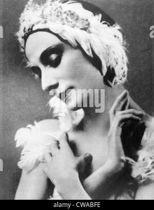 Russian ballet dancer Anna Pavlova, in her role of the swan in 'The Dying Swan', c. 1910's.. Courtesy: CSU Archives / Everett Stock Photo