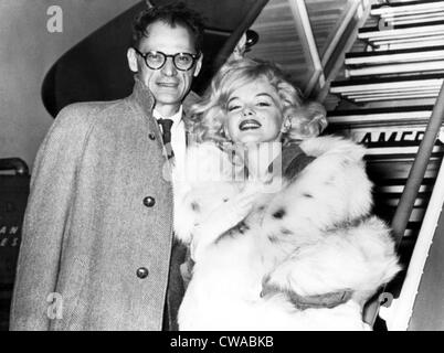 Arthur Miller Marilyn Monroe boarding plane at Idlewild Airport ca. mid-late 1950s Stock Photo