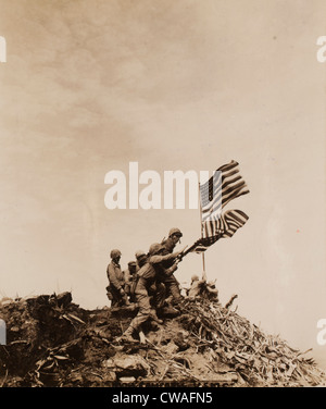 flag raising on IWO JIma, mount Suribachi. 5th Marines 23 February 1945 stars and stripes USMC soldiers Stock Photo