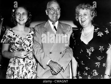 President Harry Truman (center), with wife First Lady Bess Truman (far right), and daughter Margaret Truman (far left), 1952.. Stock Photo