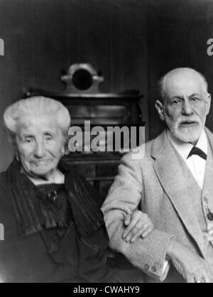 Sigmund Freud (1856-1939), and his mother, Amalia Freud (1835-1929), in 1925. Stock Photo