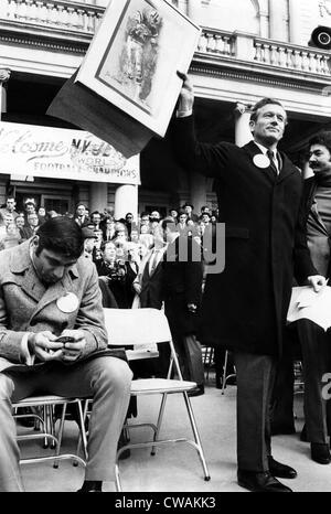 Joe Namath, examines a bronze medallion presented to him by New York City Mayor John Lindsay. Mayor Lindsay holds a picture of Stock Photo