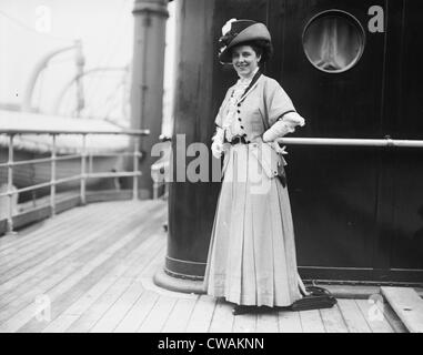 Geraldine Farrar (1882-1967), poses for a news photographer aboard an Ocean Liner in New York.  Ca. 1910. Stock Photo