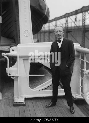 George M. Cohan (1878-1942), poses for photographers on the deck of an ocean liner in the port of New York, ca. 1920. Stock Photo