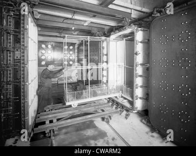 New York City's Municipal Lodging House for the homeless had a new formaldehyde and steam disinfecting plant.  While tenants Stock Photo