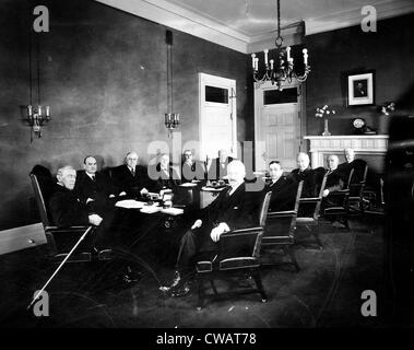 President Woodrow Wilson (left), and his cabinet (l-r): David F. Houston, A. Mitchell Palmer, Josephus Daniels, Edwin T. Stock Photo