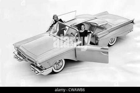 Mercury Division's experimental XM-Turnpike Cruiser with butterfly roof inserts, 1956. Courtesy: CSU Archives/Everett Collection Stock Photo