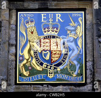 Arms of Queen Elizabeth 2nd, Winchester Cathedral Precinct Gate Elizabeth II, Royal royalty heraldry coat of arms armorial Stock Photo