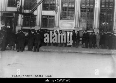 New York City, the Bowery, Bowery men waiting on Fleischman's bread line, photograph, December, 1913. Stock Photo