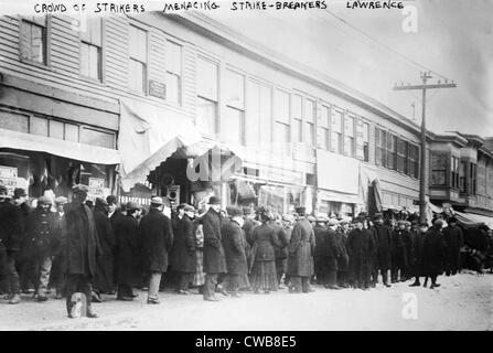 The 'Bread and Roses' strike. Crowd of strikers menacing strike-breakers during the Lawrence textile mill strike. Lawrence, Stock Photo